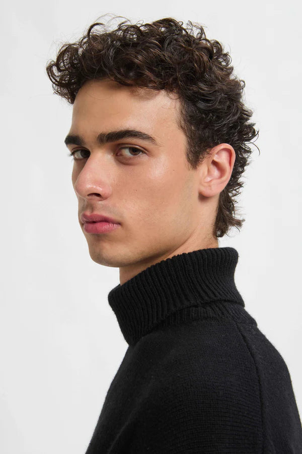 TURTLENECK FLAG LOGO