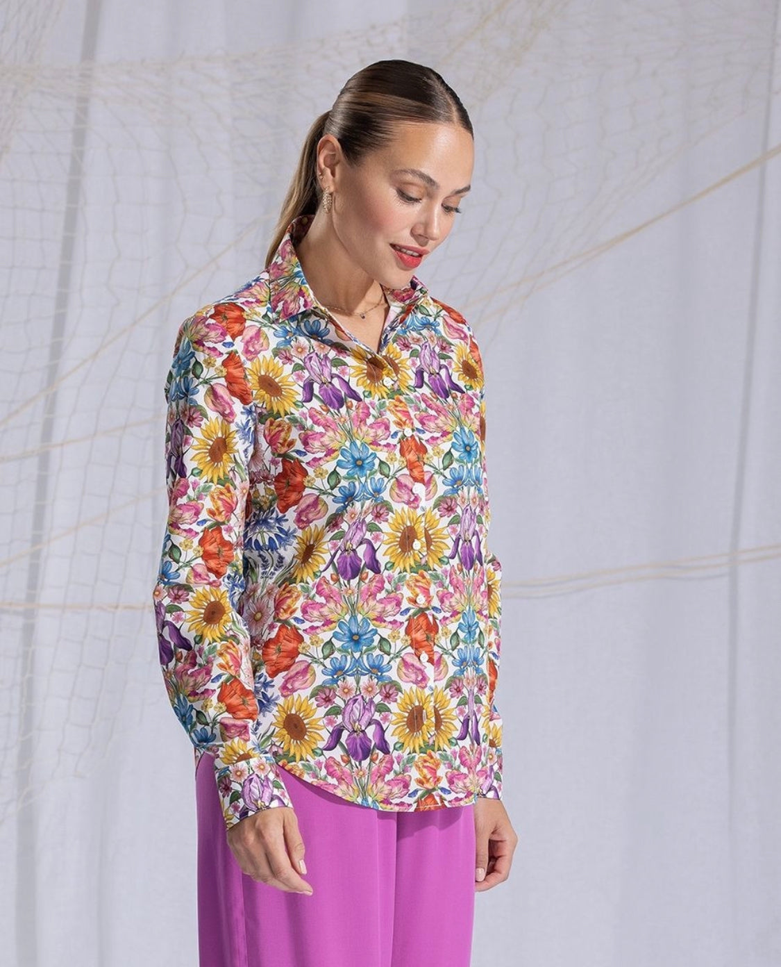 Wallmann I Taillierte Bluse mit Blumenwiesendruck | bunt