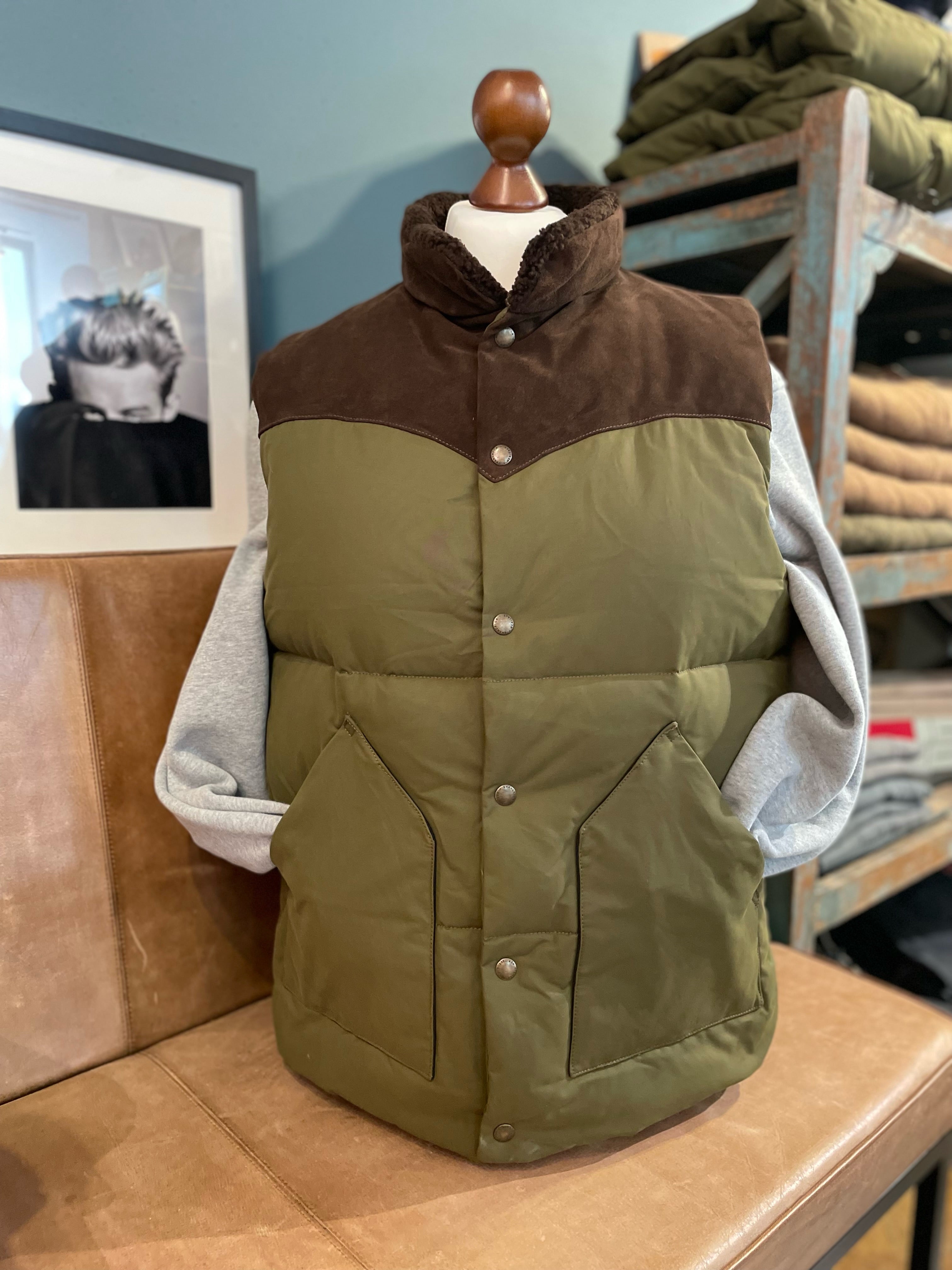 SHANGRI-LA HERITAGE Daunenweste limitierte Farbe exclusiv bei VRONIS.STORE